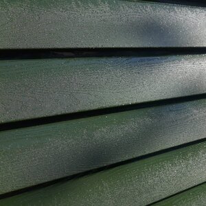 Staalrabat | Lage plank profiel | Houtnerf donker groen | Maatwerk