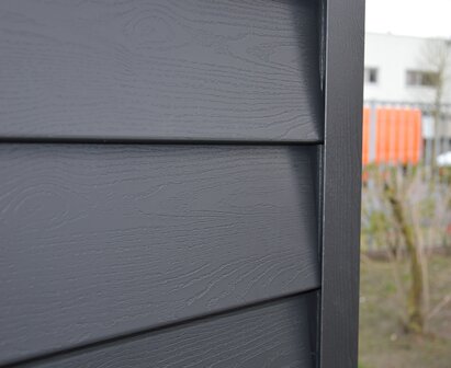 Staalrabat | Hoge plank | Houtnerf mat zwart | Maatwerk